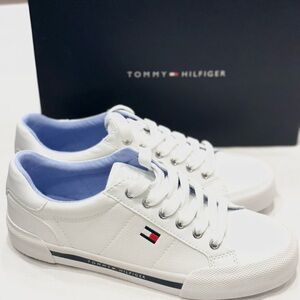 TOMMY HILFIGER  LESTIEL WOMEN'S SNEAKERS COLOR WHITE 14O SIZE 6.5 ONLY